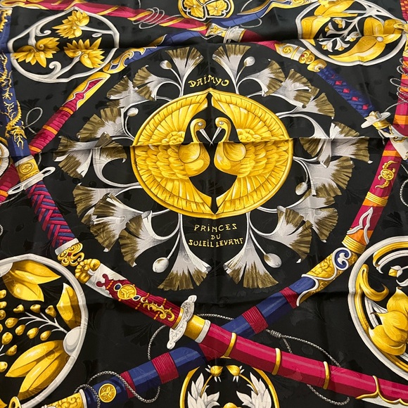 Hermes’ vintage silk scarf - Picture 3 of 6